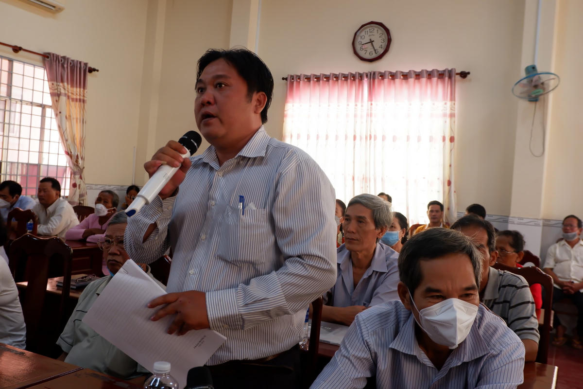 Cử tri kiến nghị nhiều vấn đề tại buổi gặp gỡ, tiếp xúc cử tri.