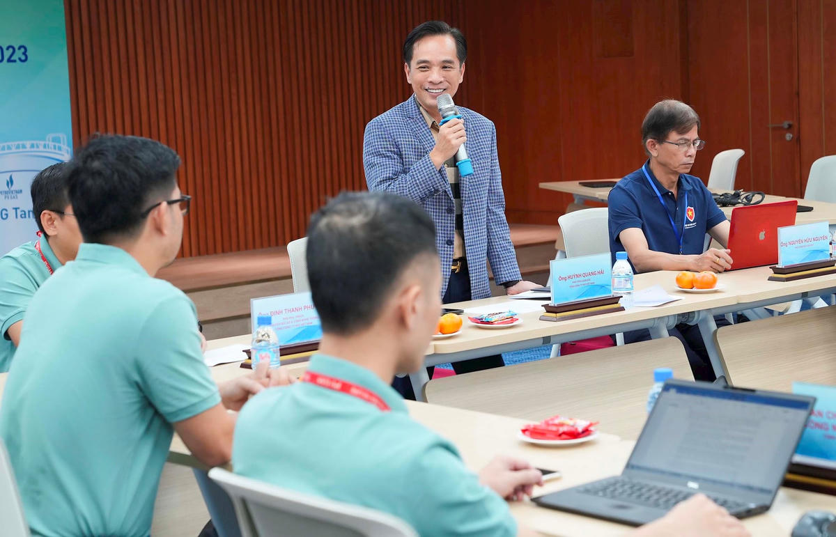 h.5-ong-huynh-quang-hai-pho-tong-giam-doc-pv-gas-chi-dao-hoi-nghi.jpg