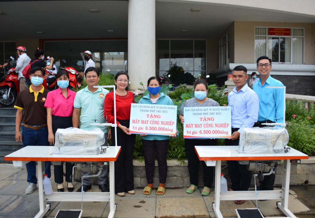 Hỗ trợ phương tiện sinh kế cho người nghèo.