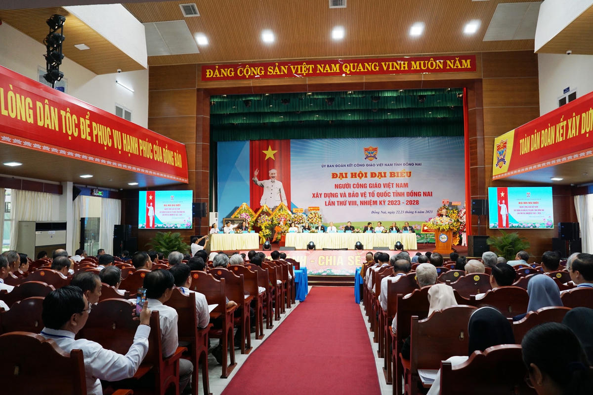 300 đại biểu dự đại hội Người Công giáo Việt Nam xây dựng và bảo vệ Tổ quốc tỉnh Đồng Nai lần VIII, nhiệm kỳ 2023-2028. Ảnh: Mạnh Thìn.