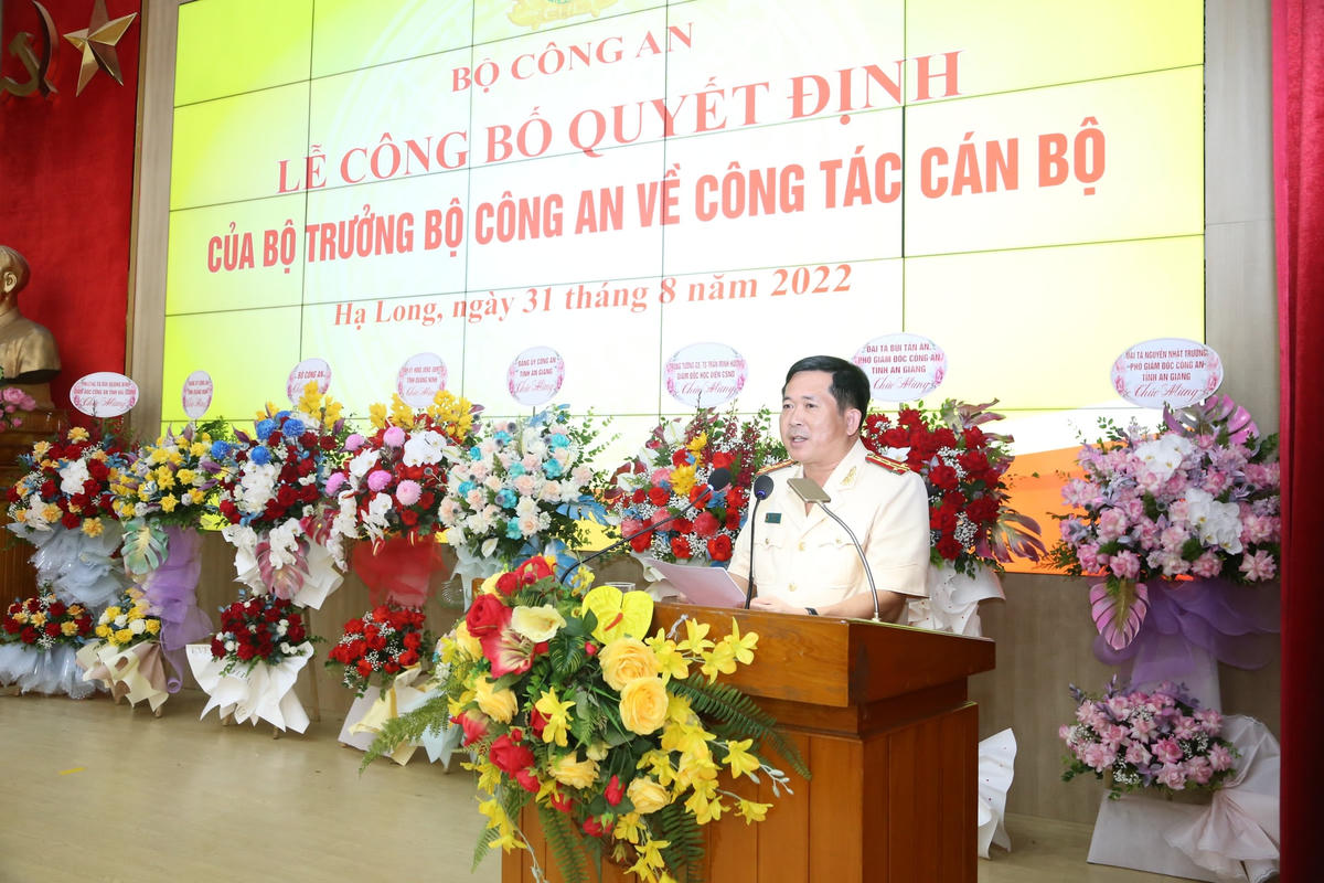 Đại tá Đinh Văn Nơi, Giám đốc Công an tỉnh Quảng Ninh phát biểu nhận nhiệm vụ mới.