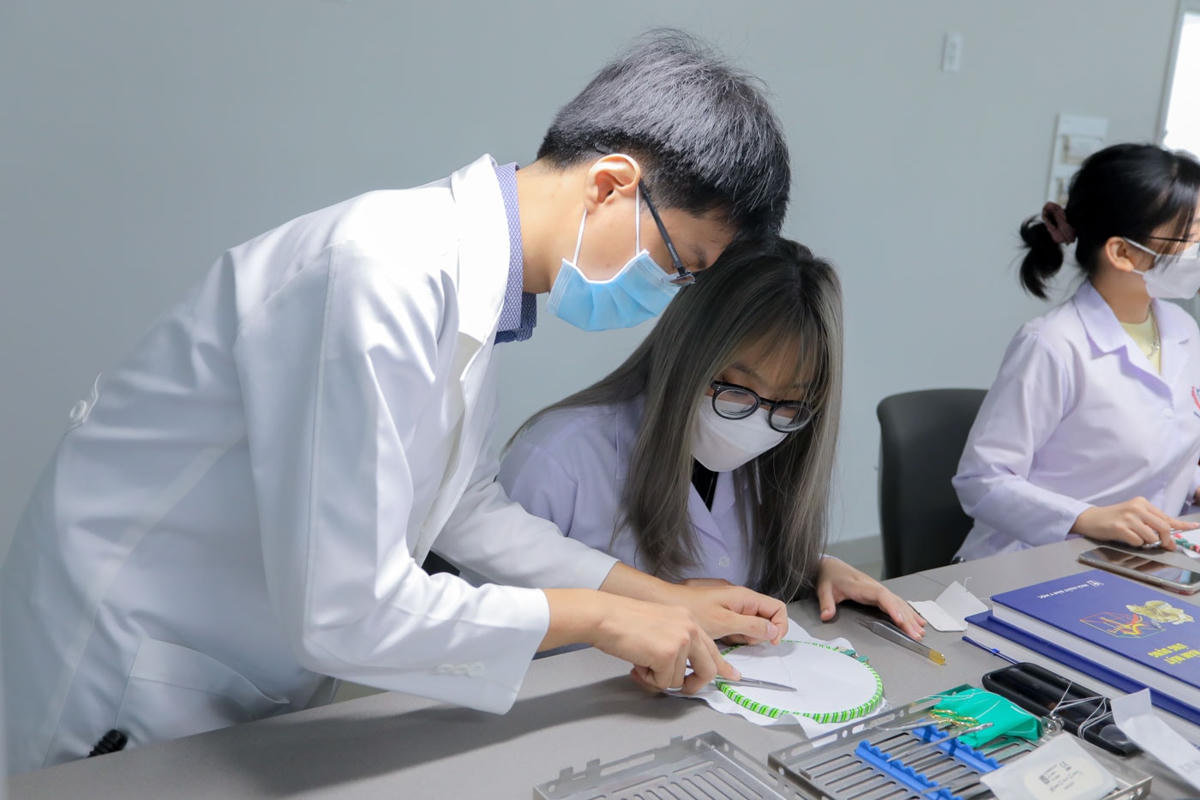 Sinh viên Y khoa Trường Đại học Văn Lang. Ảnh: Trường ĐH Văn lang.