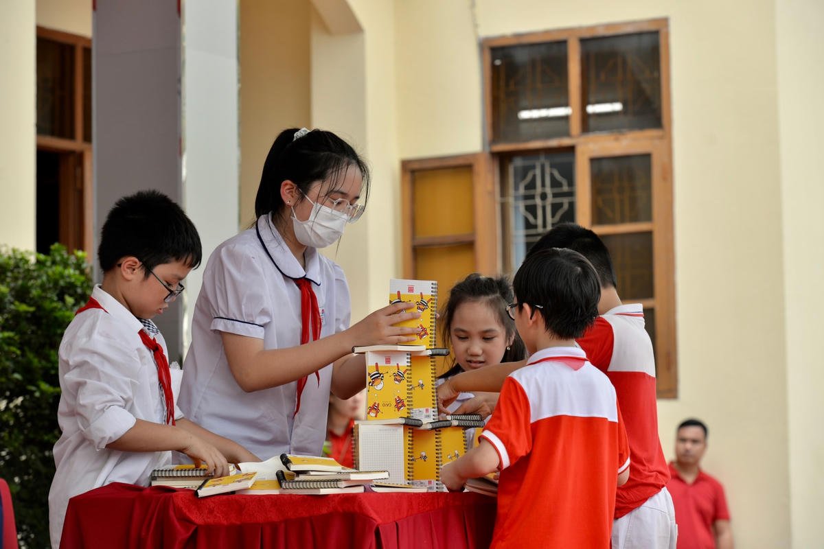 Tại lễ phát động, các em học sinh còn được tham gia vào các hoạt động, trò chơi thú vị.