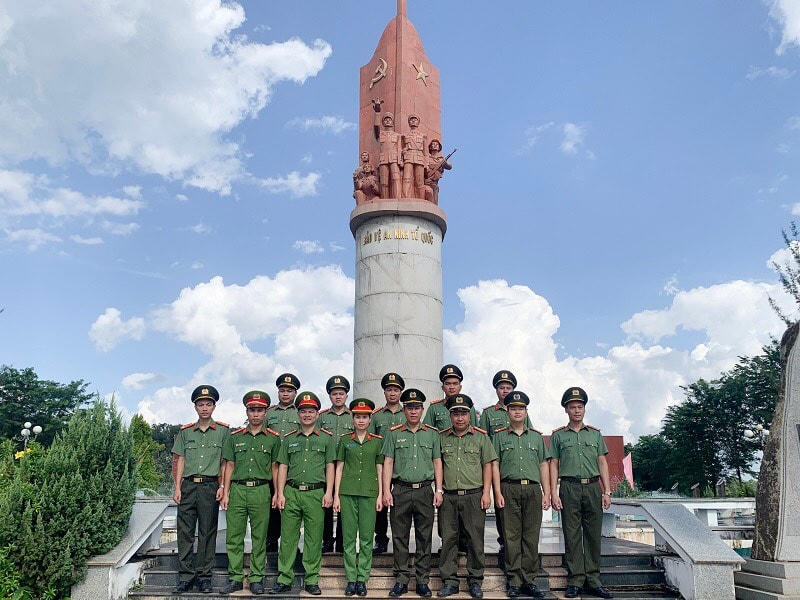 Một số hình ảnh về nguồn của Tuổi trẻ Công an Đắk Nông tại Khu di tích lịch sử cấp quốc gia Căn cứ Ban An ninh Trung ương Cục miền Nam.