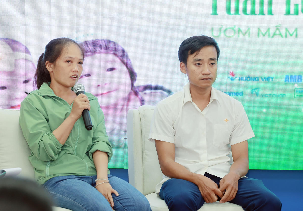 Chị Hồ Thị Chính và anh Lê Đức Huy xúc động chia sẻ nỗi niềm.