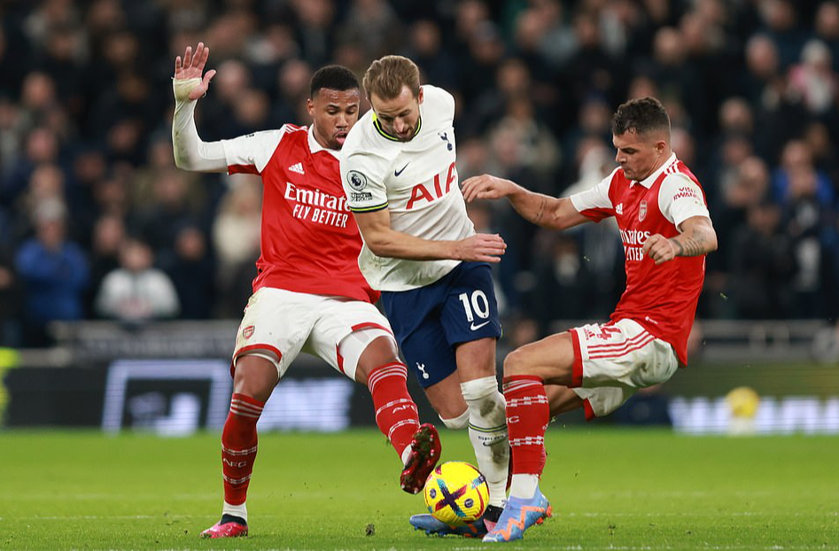 Harry Kane bị phong tỏa chặt trên hàng công chủ nhà.