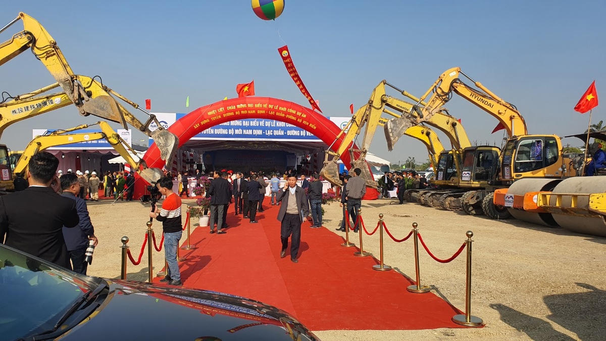 Dự án xây dựng tuyến đường bộ mới Nam Định - Lạc Quần - Đường bộ ven biển được khởi công sáng nay, 24/12.