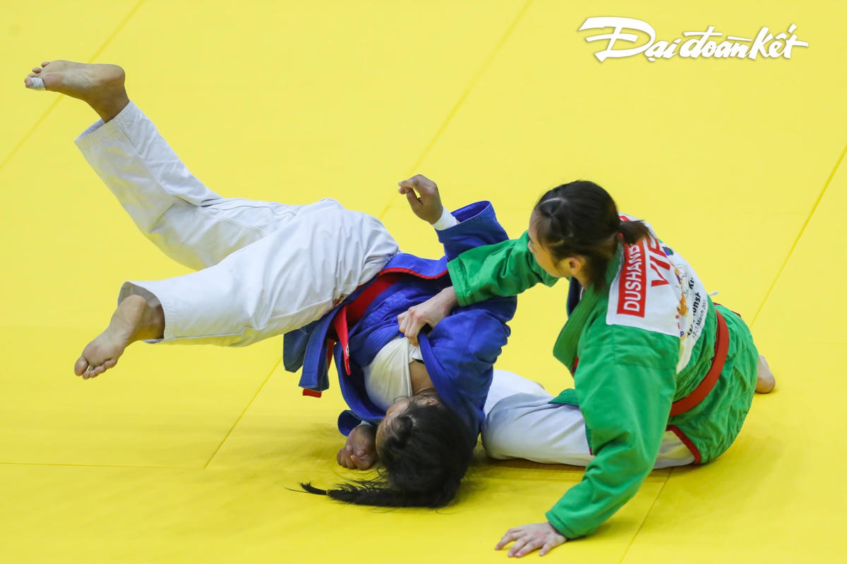 Một pha quật ngã đối thủ của vận động viên Kurash Việt Nam.