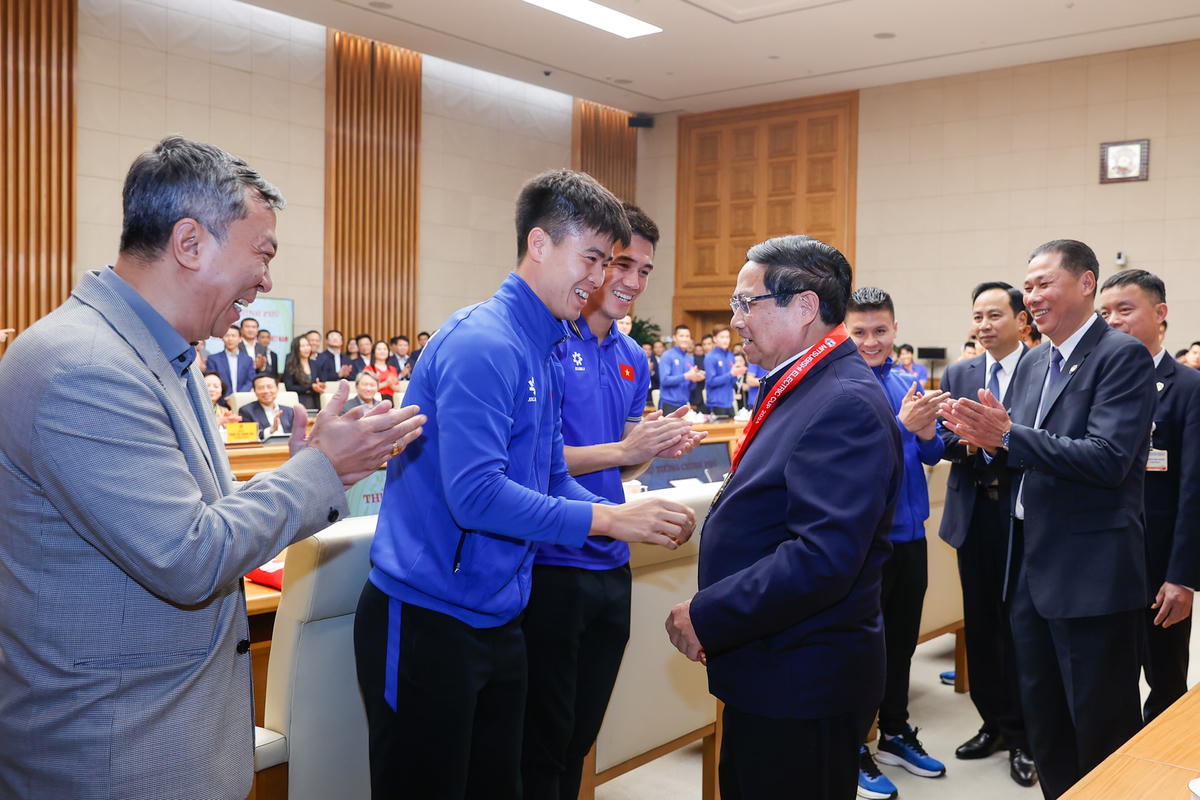 Thủ tướng gặp mặt chúc mừng đội tuyển bóng đá quốc gia- Ảnh 1. Thủ tướng gặp mặt chúc mừng đội tuyển bóng đá quốc gia- Ảnh 1.