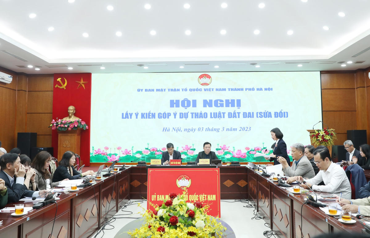 Quang cảnh hội nghị góp ý vào dự thảo Luật Đất đai (sửa đổi).