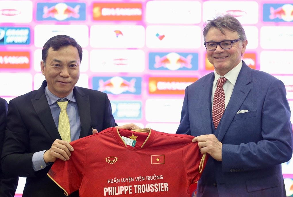 HLV Philippe Troussier chính thức trở thành tân HLV trưởng tuyển Việt Nam.