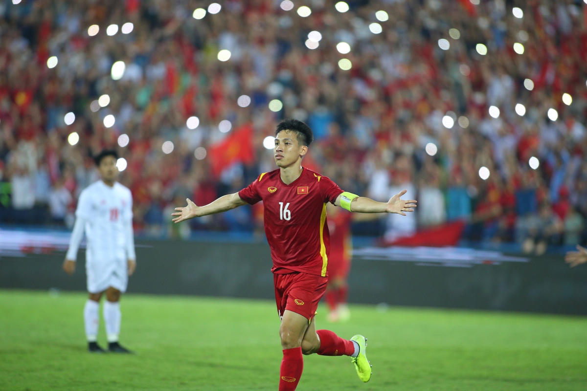 Hùng Dũng đã tỏa sáng đúng lúc ghi bàn giúp U23 Việt Nam dẫn trước 1-0.