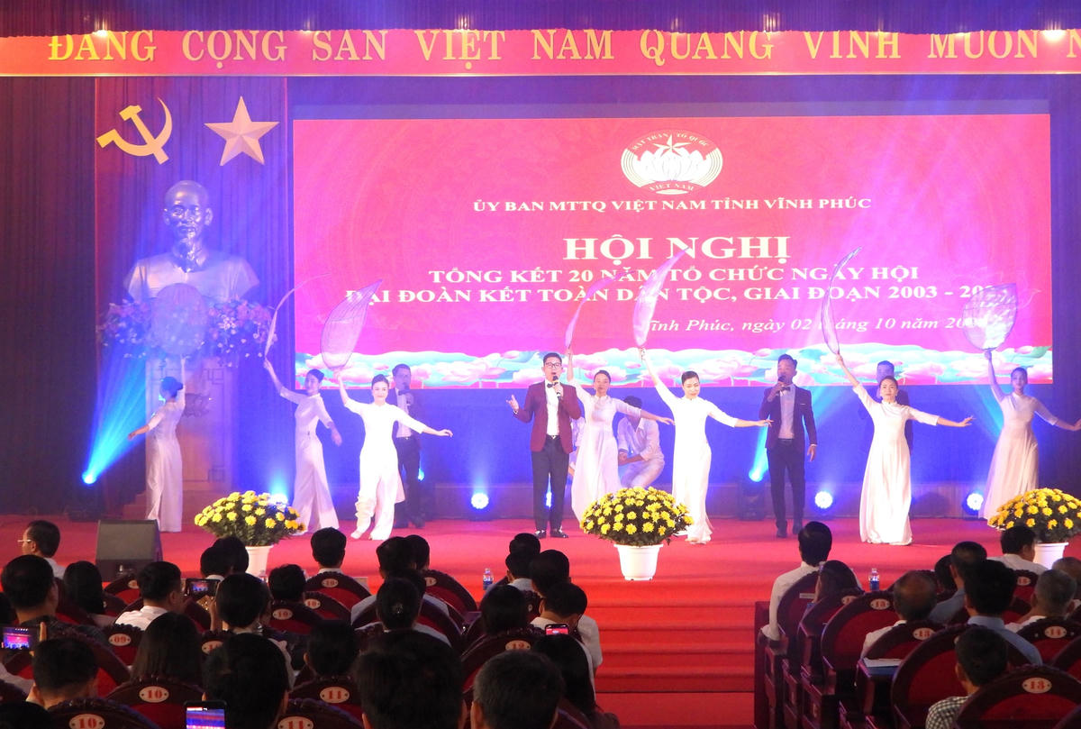 Các tiết mục văn nghệ chào mừng Hội nghị.