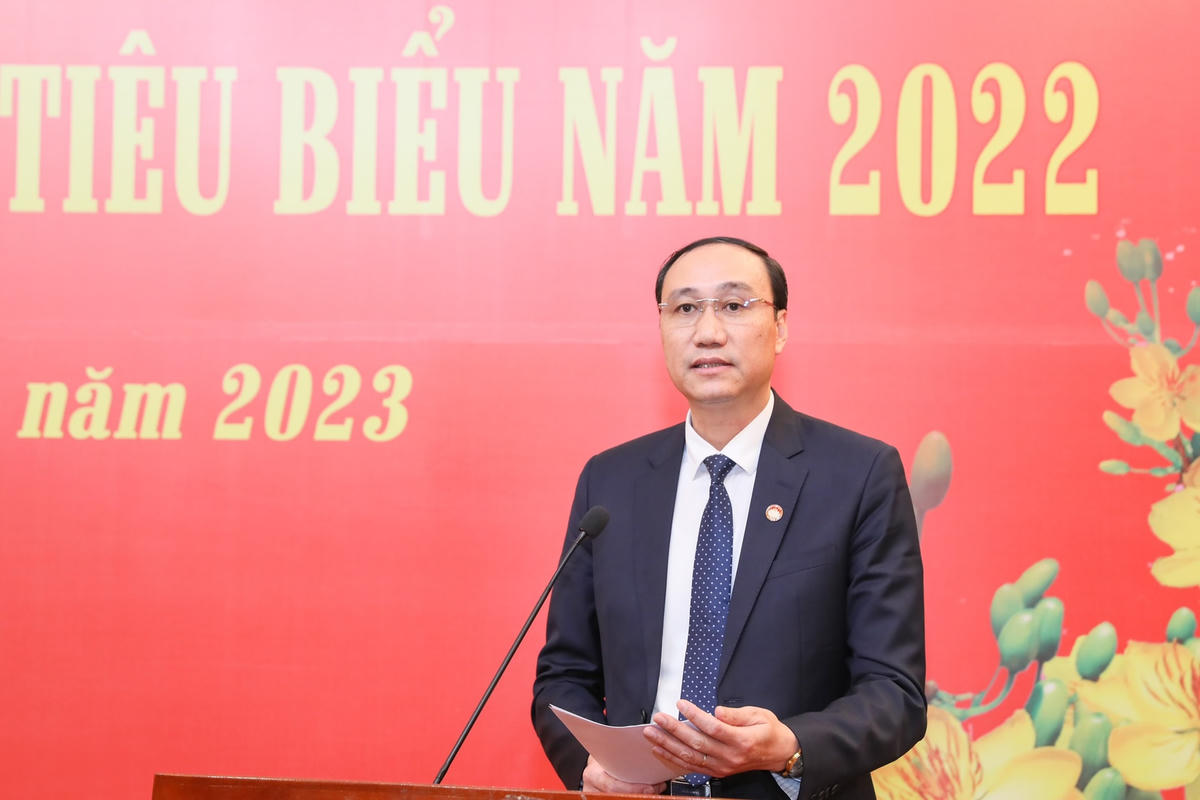 Phó Chủ tịch Phùng Khánh Tài phát biểu tại buổi gặp mặt.
