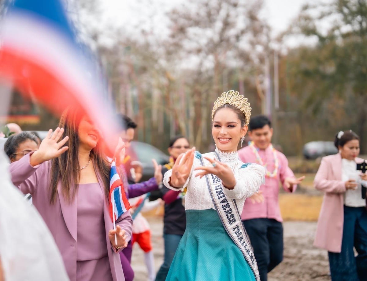 Anna Sueangam-iam đăng quang Hoa hậu Hoàn vũ Thái Lan 2022. Cô kế nhiệm Hoa hậu Hoàn vũ Thái Lan 2021 - “Ann” Anchilee Scott-Kemmis.