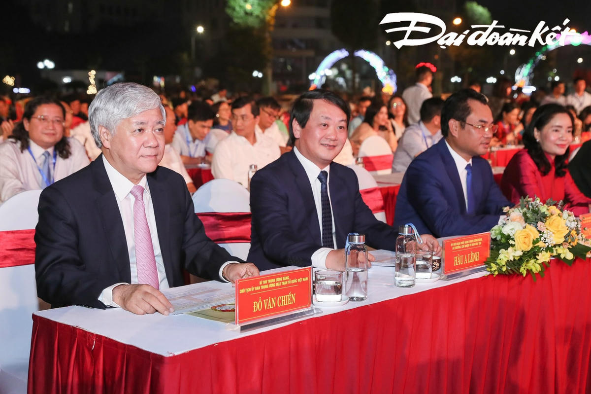 Khuyến khích, hỗ trợ đồng bào giữ gìn và phát huy bản sắc văn hóa của từng dân tộc