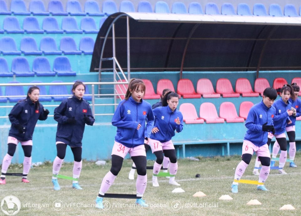 Các cầu thủ U20 nữ Việt Nam tập luyện. Ảnh: VFF.