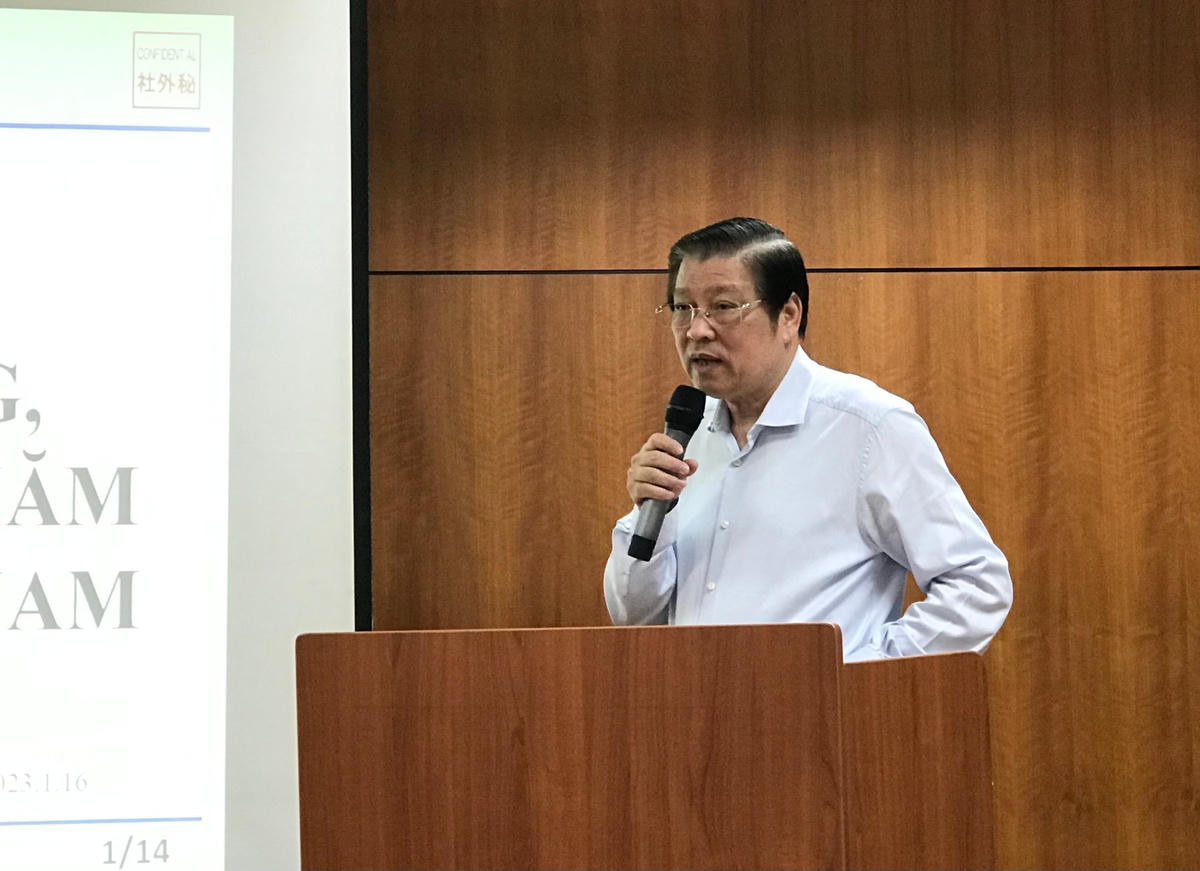 Ông Phan Đình Trạc phát biểu tại Công ty TNHH Yazaki EDS Việt Nam.