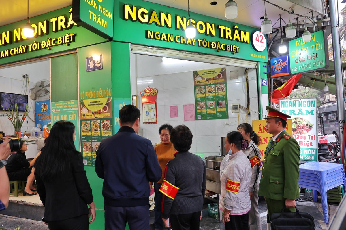 [ẢNH] Hà Nội: Chỉnh trang đô thị đón Tết Quý Mão 2023