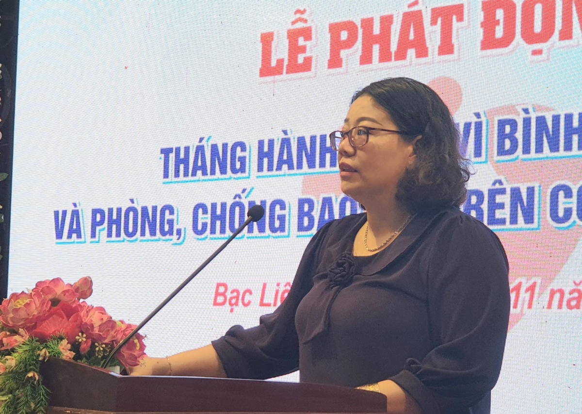 Bà Trần Yến Hoà – Phó giám đốc Sở Lao động, Thương binh và Xã hội phát biểu tại Lê phát động.
