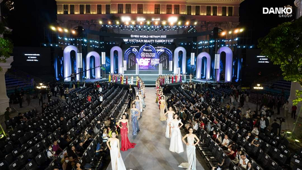 Sân khấu thời trang Vòng chung khảo toàn quốc Miss World Vietnam 2022 diễn ra tại Danko Plaza.