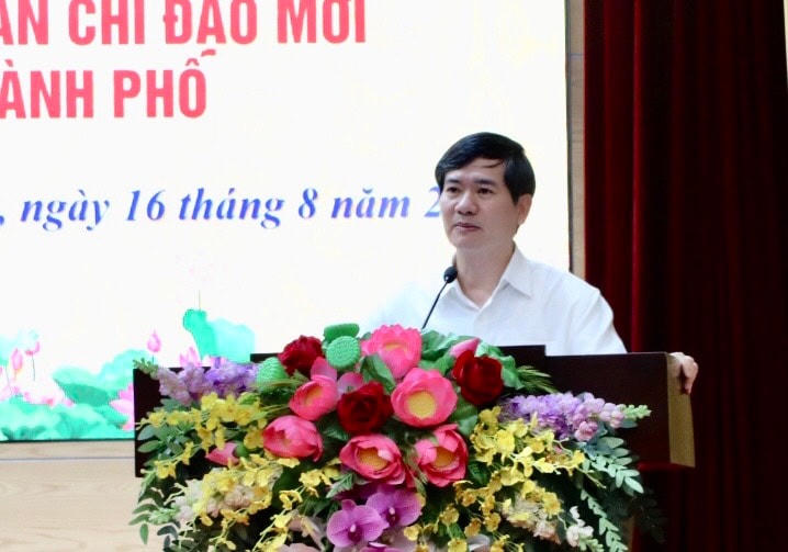 Bí thư Thành ủy Hạ Long Vũ Quyết Tiến phát biểu chỉ đạo tại Hội nghị.
