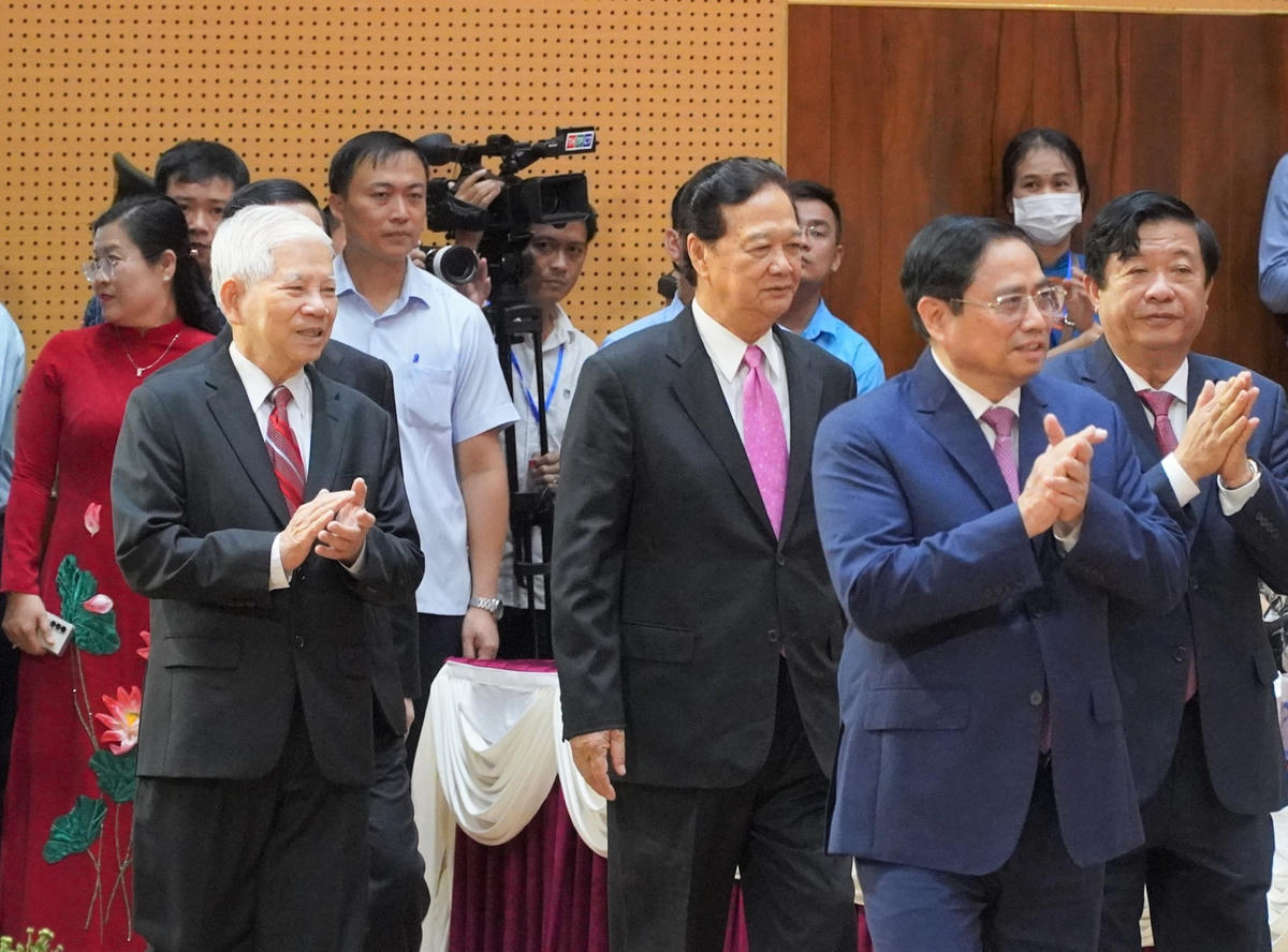 Thủ tướng Phạm Minh Chính, cùng lãnh đạo, nguyên lãnh đạo Đảng và Nhà nước tham dự buổi lễ.