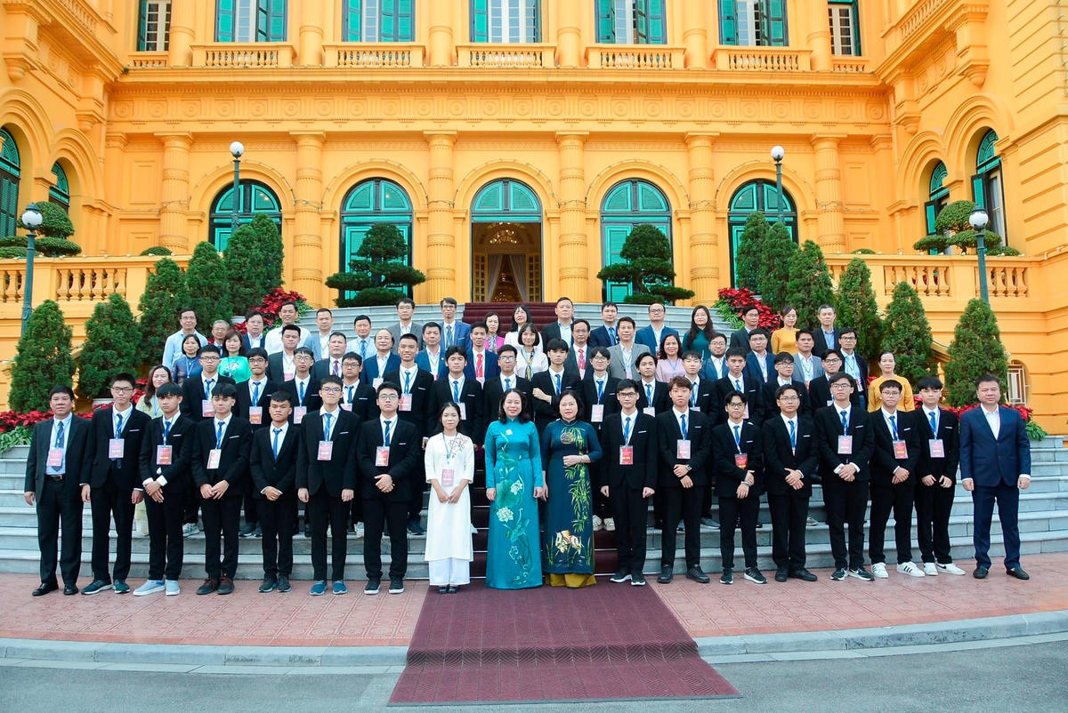 pho-chu-tich-nuoc-vo-thi-anh-xuan-gap-mat-hoc-sinh-doat-giai-olympic-quoc-te-va-khu-vuc-nam-2023.jpg