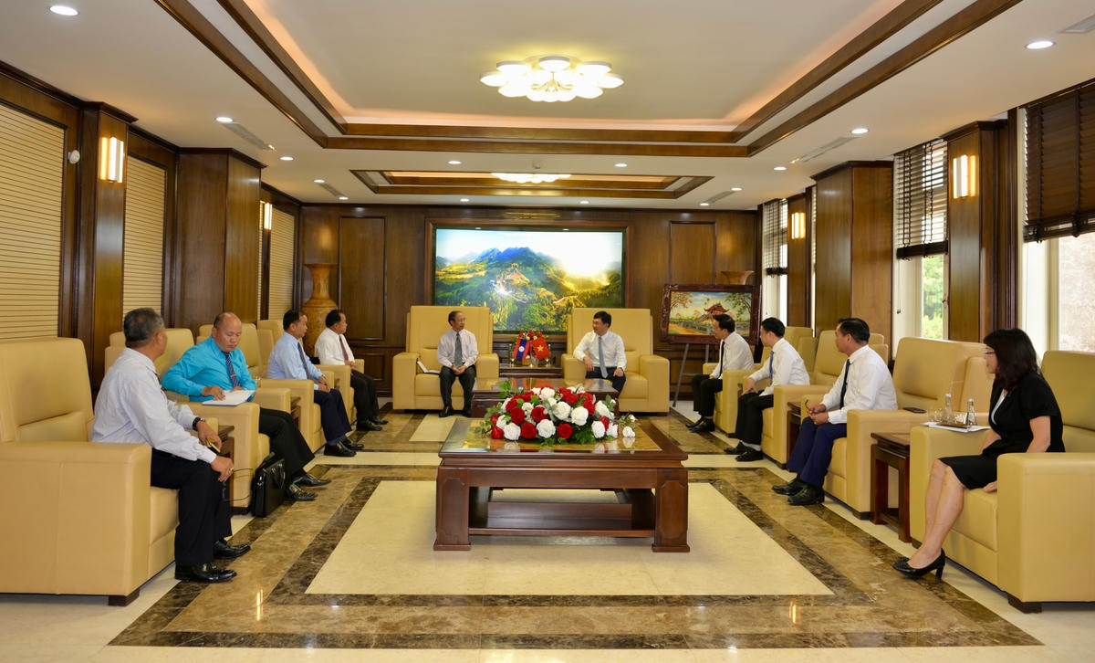 Quang cảnh buổi tiếp xã giao.