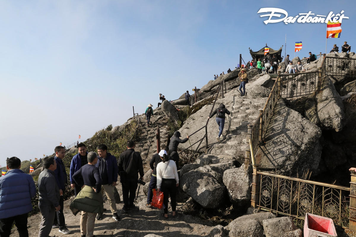 Chùa Đồng tọa lạc trên đỉnh non thiêng Yên Tử và là một trong những di tích quan trọng nhất của quần thể Yên Tử. 