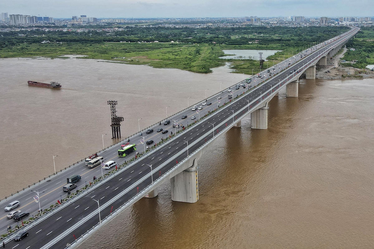 Sau khi hoàn thành giai đoạn 2, cầu Vĩnh Tuy có chiều rộng mặt cắt ngang lớn nhất Hà Nội với 8 làn ôtô.