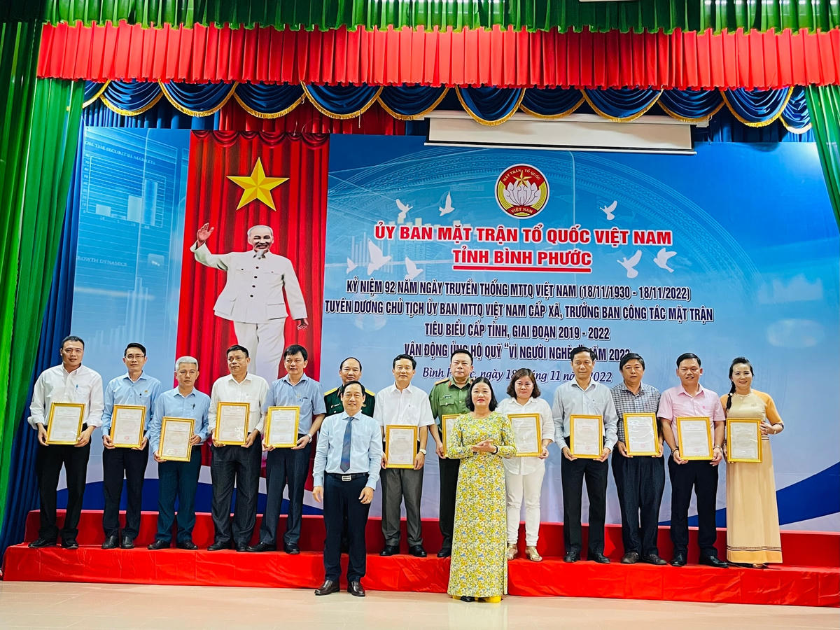 Tri ân những tập thể, cá nhân, các doanh nghiệp, các nhà hảo tâm, các tổ chức tôn giáo đã có nhiều đóng góp trong việc chăm lo cho người nghèo trong thời gian qua.