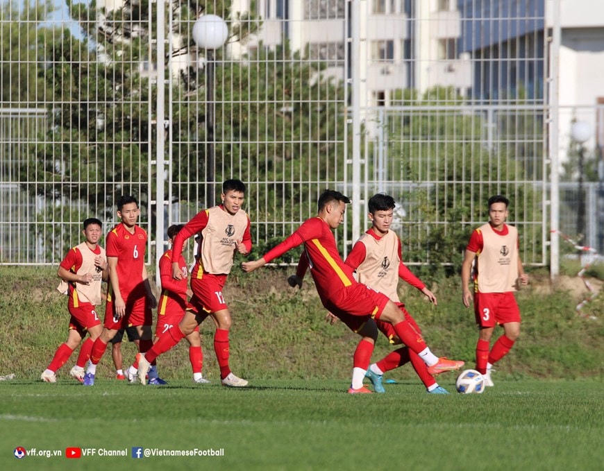 Trong trận tập gần nhất chuẩn bị cho sự đối đầu với U23 Hàn Quốc, các cầu thủ đều tỏ ra rất lạc quan và tinh thần thoải mái.Tất cả đều tập trung cao độ và chăm chỉ luyện tập trước trận đấu tối nay.