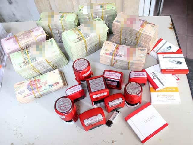Những con dấu của doanh nghiệp “ma” tại một vụ án do Công an TP Hải Phòng triệt phá. 