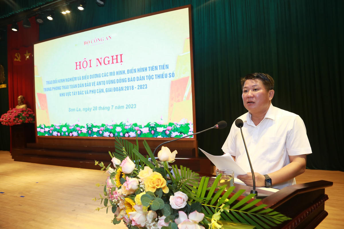 Ông Lò Minh Hùng - Phó Bí thư thường trực tỉnh Sơn La phát biểu tại hội nghị.