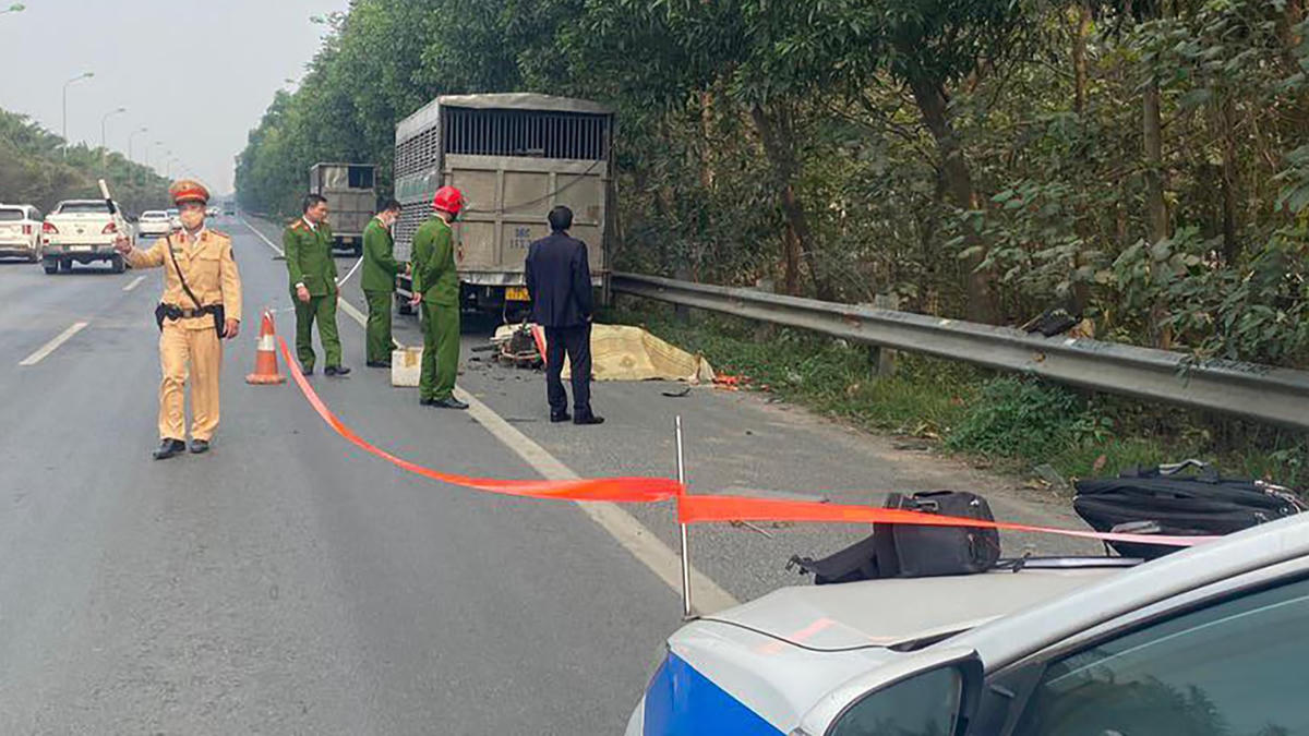 Điển hình, gần đây nhất ngày 1/2, người đàn ông điều khiển xe máy đi vào cao tốc đã va chạm với ô tô mang biển số 98C-117.XX tại Km14+850 (Vân Côn, Hoài Đức). Hậu quả, người điều khiển xe máy là ông Đ.T.T. (SN 1977, trú tại Thạch Thất, Hà Nội) tử vong tại chỗ.  Hay trong đêm 24/7/2022, cũng xảy ra vụ tai nạn giữa ô tô và 1 xe máy tại Km30 (Hòa Thạch, Thạch Thất). Người đàn ông điều khiển xe máy vào cao tốc đã tử vong tại chỗ sau vụ va chạm.