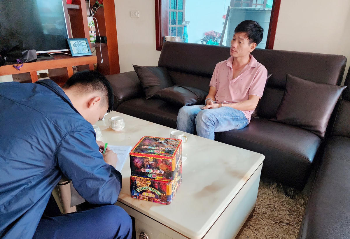 Cơ quan công an khám xét nhà đối tượng Lê Quang Thành.
