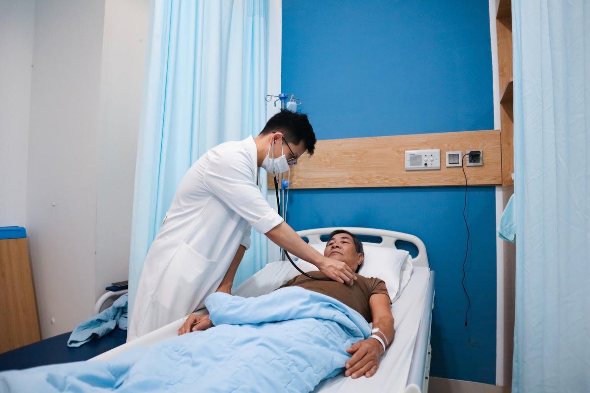 BSCK2. Võ Minh Thành – Phó Hiệu trưởng Nhà trường, Giám đốc Bệnh viện.