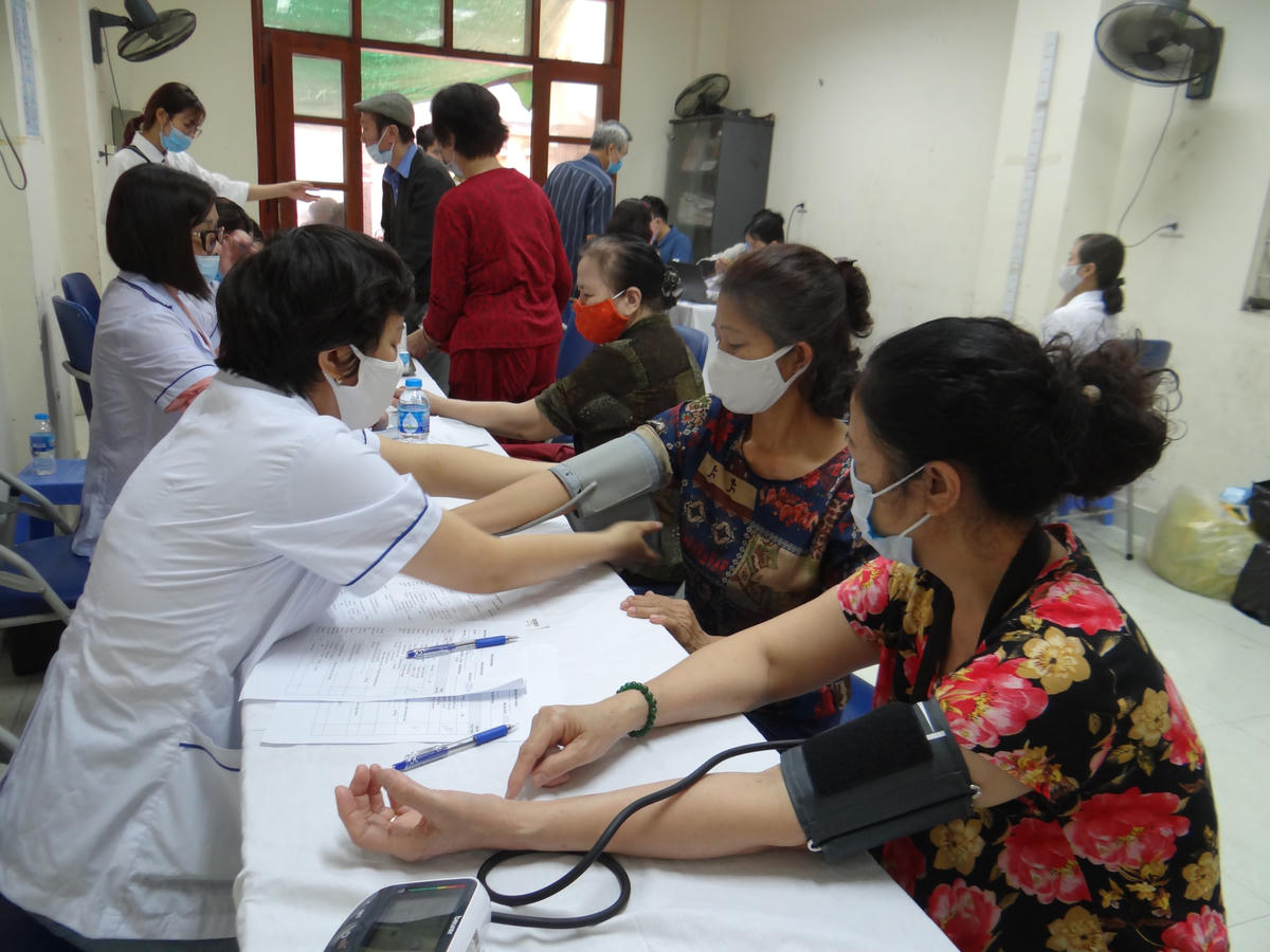 Khám chữa bệnh tại tuyến y tế cơ sở. Ảnh: TL.