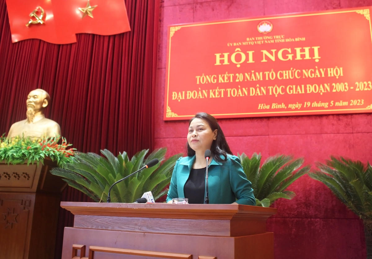 Phó Chủ tịch - Tổng Thư ký UBTƯ MTTQ Việt Nam Nguyễn Thị Thu Hà phát biểu tại Hội nghị.