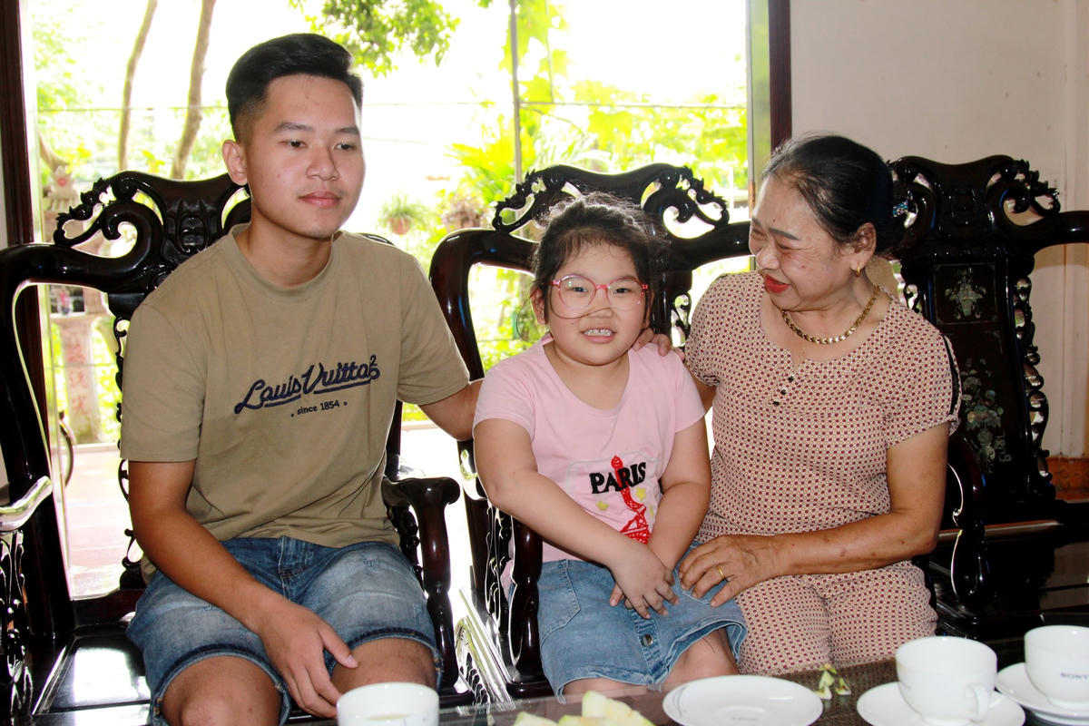 Gia đình cháu L.Đ. vô cùng cảm kích trước việc xả thân cứu người của chiến sĩ Trường.