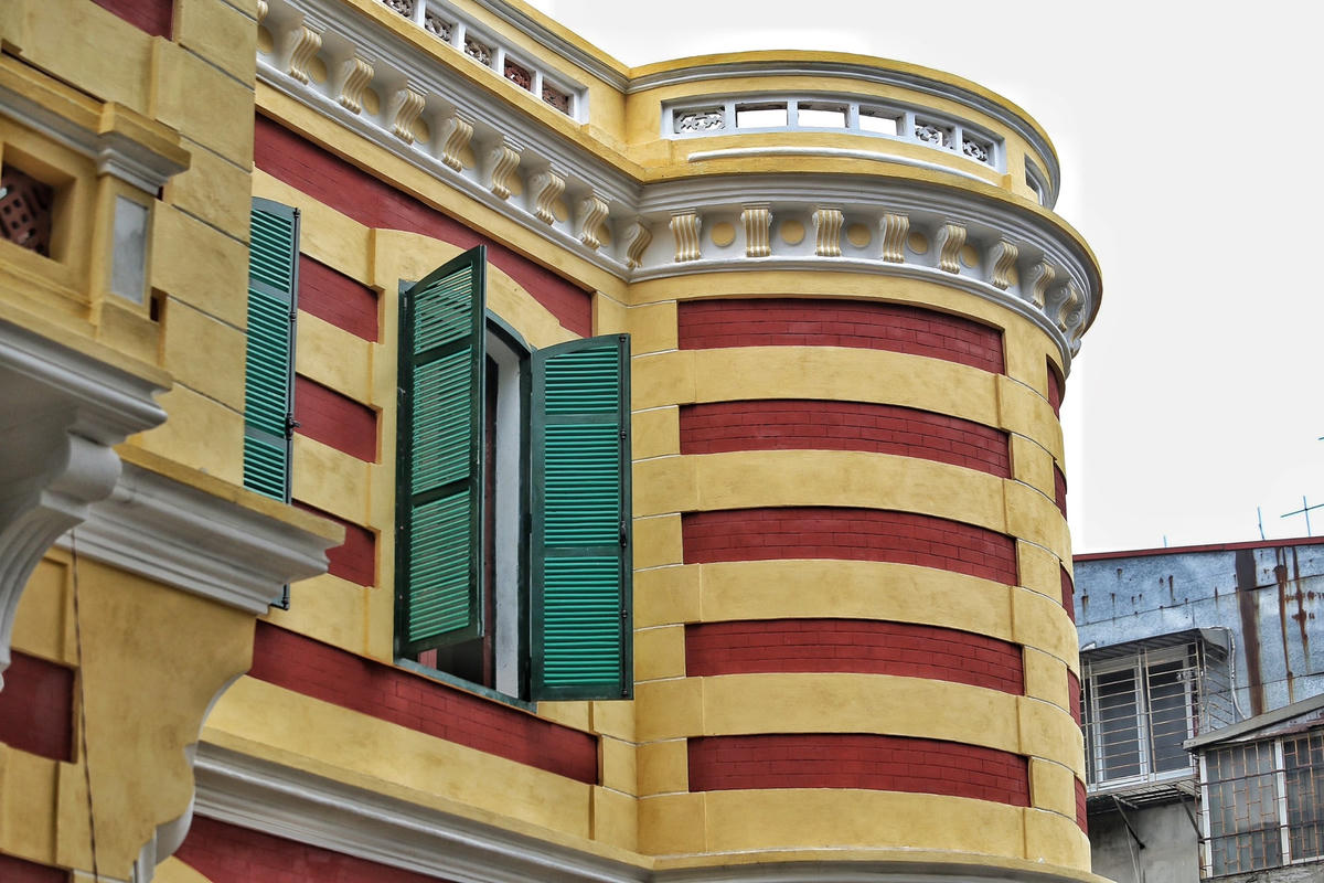 Đại diện chủ đầu tư cho hay việc bảo tồn, tu bổ biệt thự này gặp nhiều khó khăn vì tư liệu liên quan đến bản thiết kế hầu như không còn; hình ảnh còn lưu trữ chỉ là ảnh đen trắng, khi phóng to ảnh lên cũng không xác định rõ được kiến trúc bị hư hại.