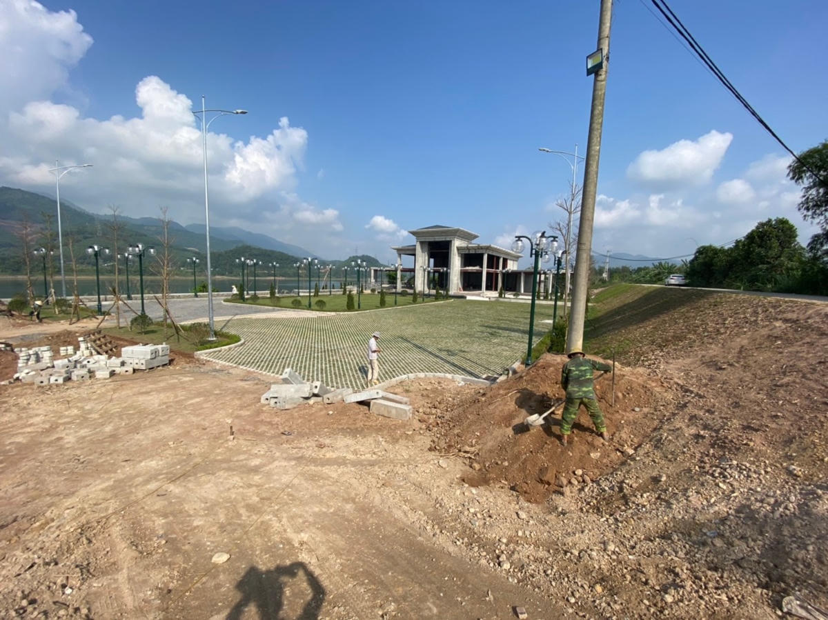 Các hạng mục thi công được thực hiện, vi phạm hàng nghìn mét vuông mới được cơ quan chức năng xác định và đề nghị xử lý.