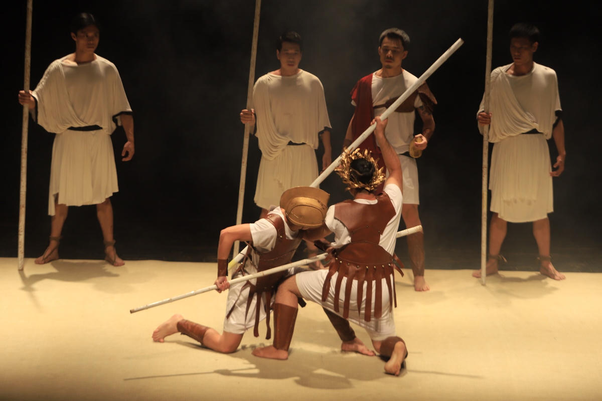 Một cảnh trong vở diễn “Antigone” của Sân khấu Lucteam. Ảnh: QT. 