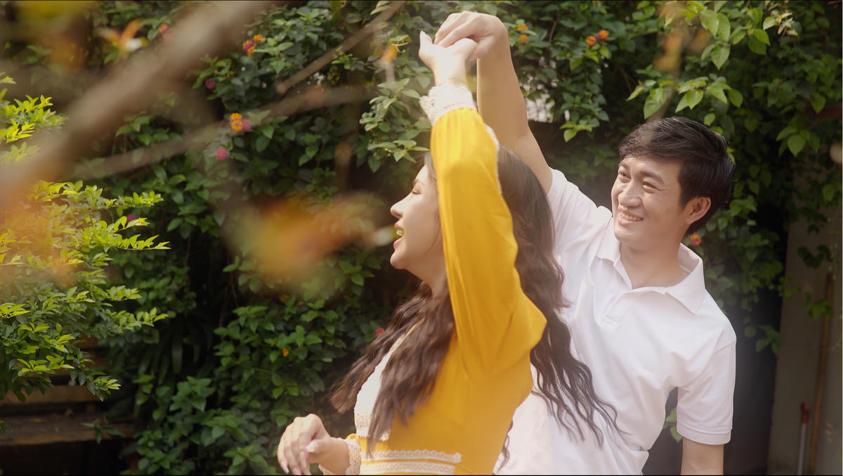 Hình ảnh trong MV "Kẹp tóc màu xanh".