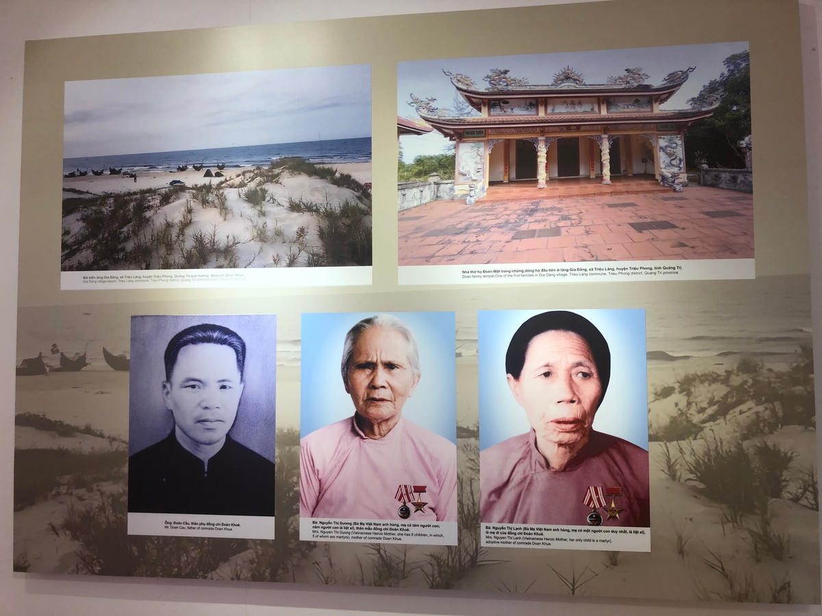 Một số hình ảnh, tư liệu được trưng bày tại triển lãm. 