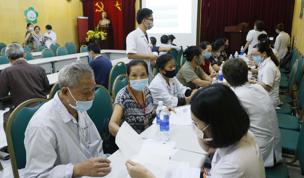 Trắc nghiệm sa sút trí tuệ tại Viện sức khỏe tâm thần, Bệnh viện Bạch Mai. Ảnh: BVCC.
