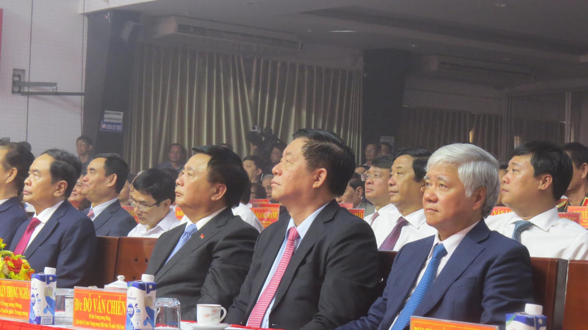 Ông Đỗ Văn Chiến, Bí thư Trung ương Đảng, Chủ tịch UBTƯ MTTQ Việt Nam cùng các đại biểu tại lễ kỷ niệm.