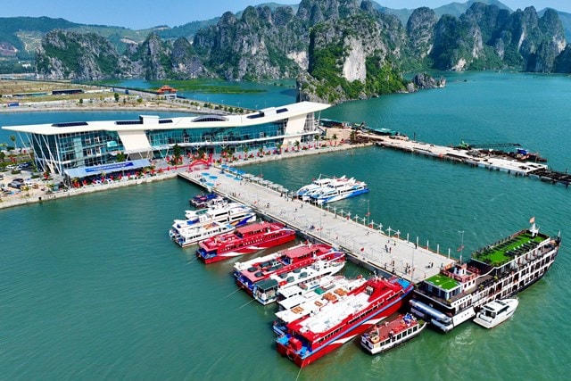 Từ ngày 28/2, Bến cảng cao cấp Ao Tiên (xã Hạ Long, huyện Vân Đồn, Quảng Ninh) sẽ được đưa vào sử dụng để phục vụ vận chuyển khách đi các tuyến đảo.