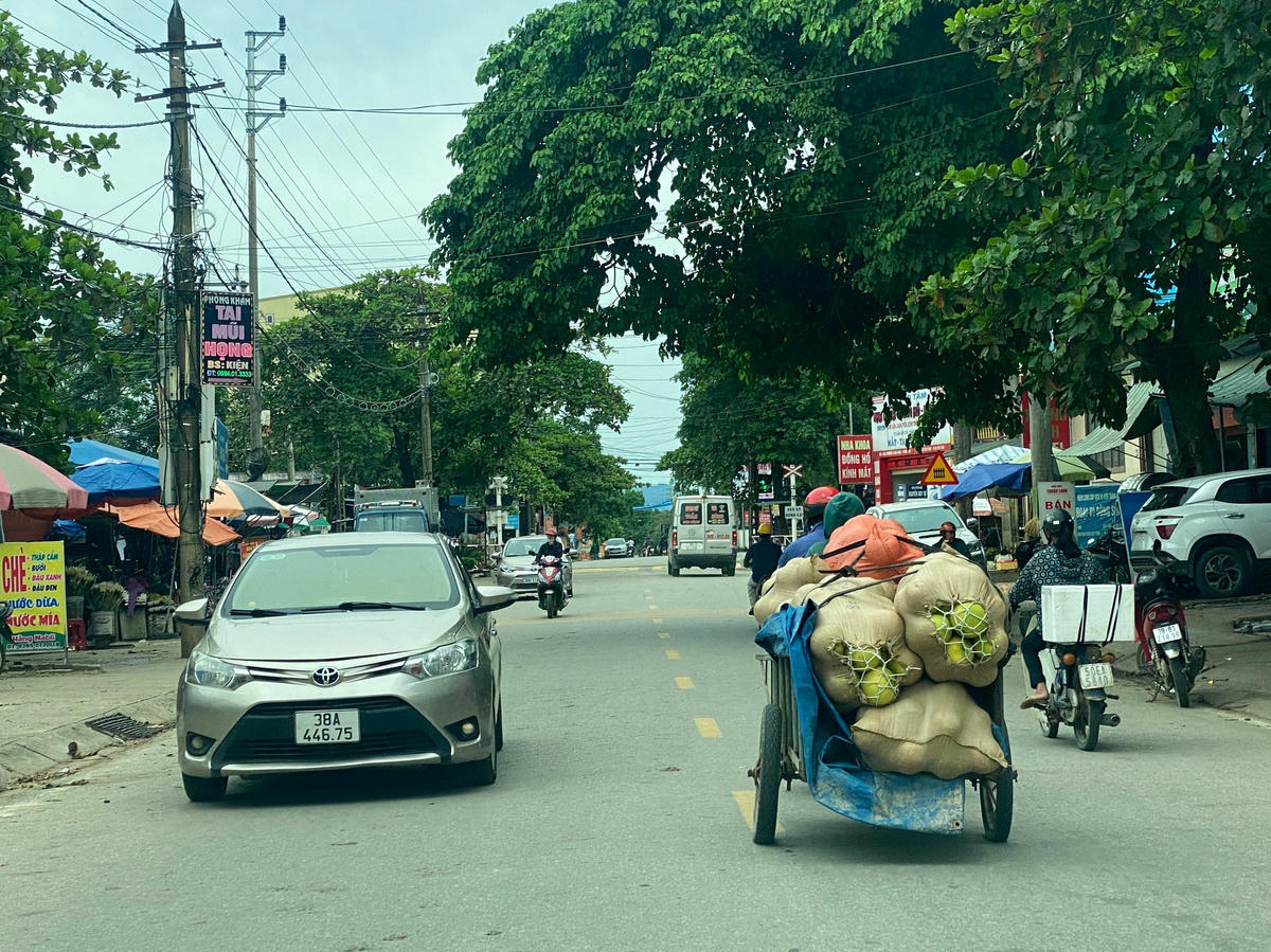 Tiếng nổ lớn trong đêm khiến nhiều người dân thị trấn Hương Khê hoang mang, lo lắng. Họ mong muốn cơ quan chức năng sớm làm sáng tỏ sự việc.